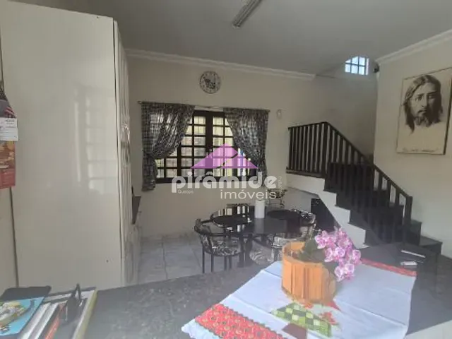 Sobrado com 250m² 3 quartos e 2 banheiros, à venda, no bairro Jardim das Indústrias em São José dos Campos