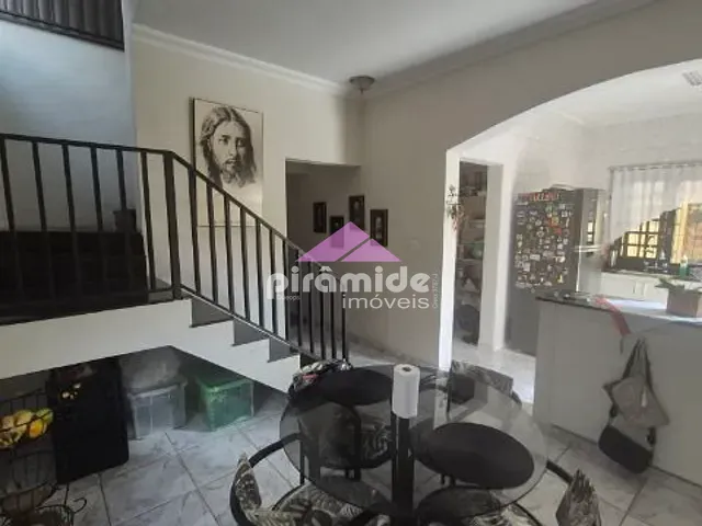 Sobrado com 250m² 3 quartos e 2 banheiros, à venda, no bairro Jardim das Indústrias em São José dos Campos