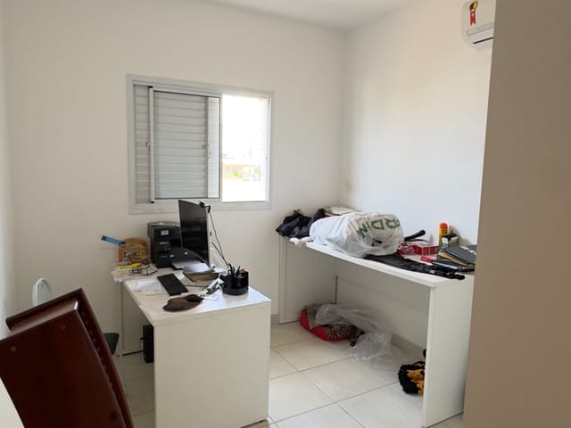 Sobrado 3 quartos e 3 banheiros, à venda, no bairro Tiradentes em Campo Grande