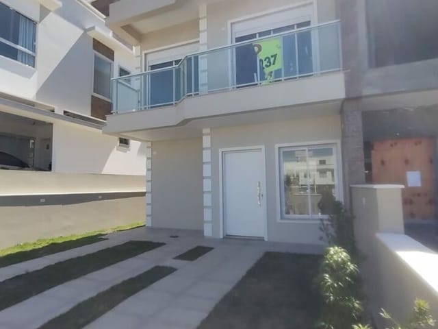 Sobrado com 225m² 4 quartos e 5 banheiros, à venda, no bairro Ingleses do Rio Vermelho em Florianópolis