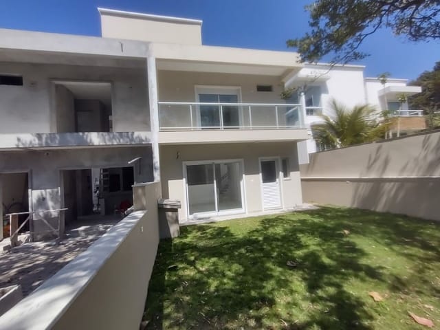 Sobrado com 225m² 4 quartos e 5 banheiros, à venda, no bairro Ingleses do Rio Vermelho em Florianópolis