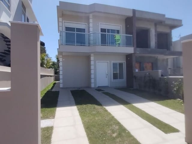 Sobrado com 225m² 4 quartos e 5 banheiros, à venda, no bairro Ingleses do Rio Vermelho em Florianópolis