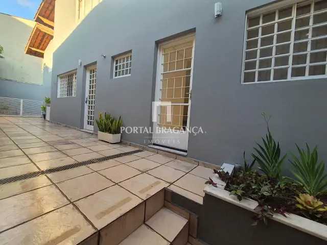 Sobrado com 216m² 3 quartos e 3 banheiros, à venda ou para alugar, no bairro Aparecida em Bragança Paulista