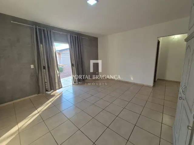 Sobrado com 216m² 3 quartos e 3 banheiros, à venda ou para alugar, no bairro Aparecida em Bragança Paulista