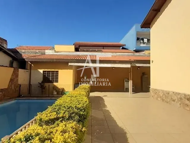 Sobrado com 250m² 4 quartos e 3 banheiros, à venda, no bairro Parque São Cristóvão em Taubaté