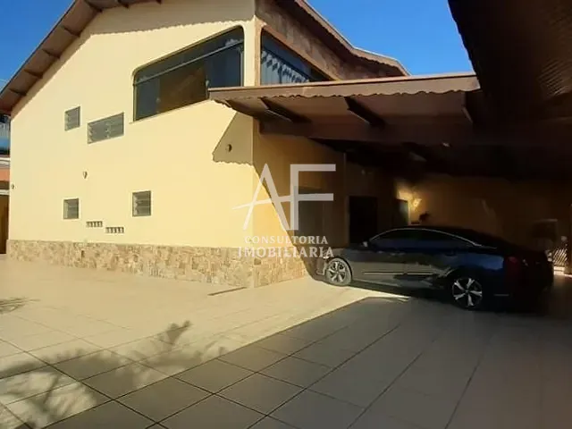 Sobrado com 250m² 4 quartos e 3 banheiros, à venda, no bairro Parque São Cristóvão em Taubaté