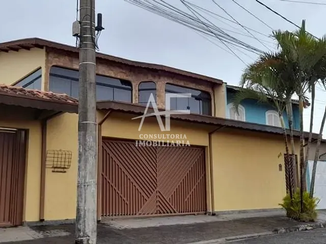 Sobrado com 250m² 4 quartos e 3 banheiros, à venda, no bairro Parque São Cristóvão em Taubaté