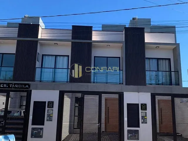 Sobrado 2 quartos e 3 banheiros, para alugar, no bairro Pereque em Porto Belo