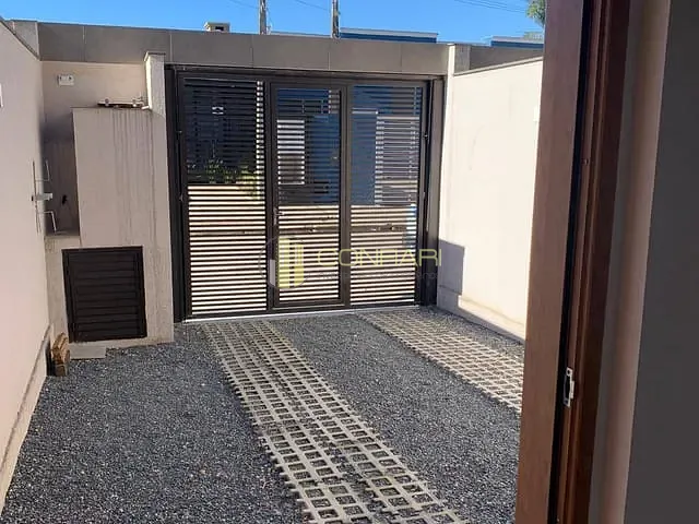 Sobrado 2 quartos e 3 banheiros, para alugar, no bairro Pereque em Porto Belo