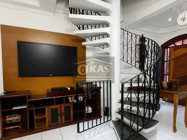 Sobrado com 100m² 3 quartos e 2 banheiros, à venda, no bairro Vila Amorim em Suzano