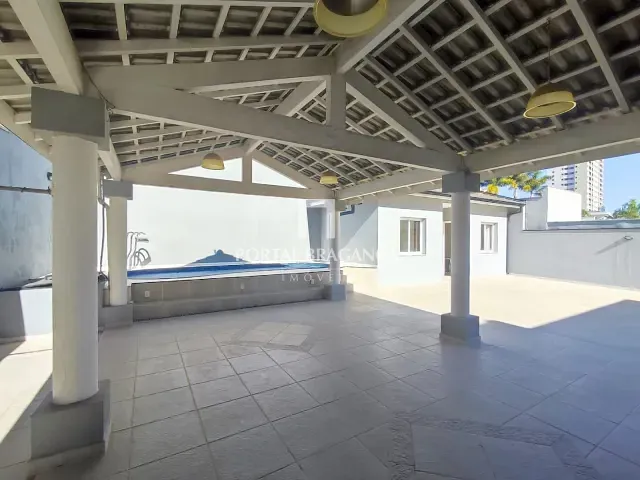 Sobrado com 333m² 5 quartos e 4 banheiros, à venda ou para alugar, no bairro Residencial Colinas de São Francisco em Bragança Paulista
