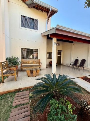Sobrado 3 quartos e 2 banheiros, à venda, no bairro Coopharádio em Campo Grande