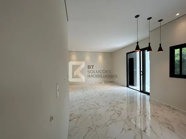 Sobrado com 300m² 3 quartos e 2 banheiros, à venda, no bairro Jardins Di Roma em Indaiatuba