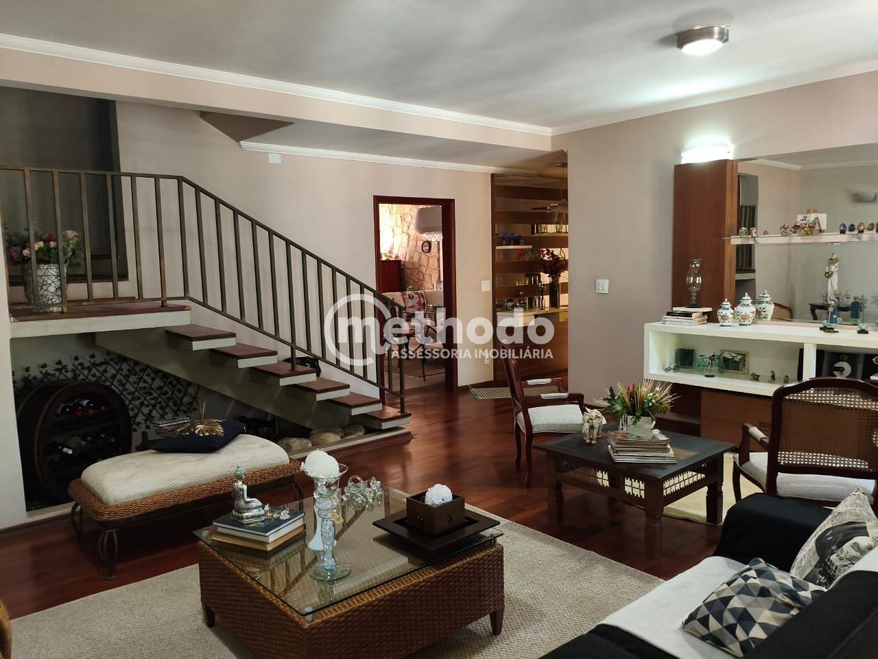 Sobrado, 3 quartos, 281 m² - Foto 1