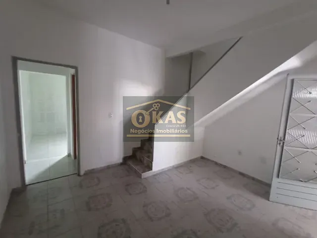 Sobrado com 188m² 3 quartos e 2 banheiros, à venda, no bairro Vila Maria de Maggi em Suzano