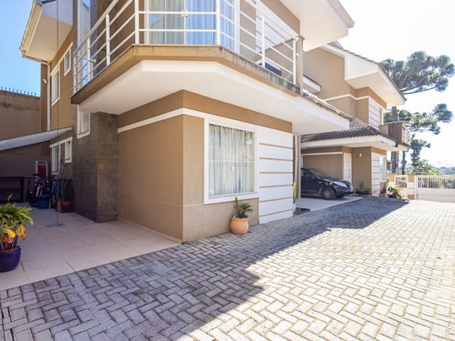 Foto do Sobrado - Barreirinha, Sobrado Triplex em Condomínio, mobiliado, 3 quartos, suíte, localização privilegiada e 2 vagas. | Imobiliária GreenVille