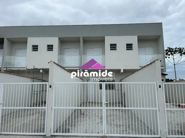 Casa 2 quartos e 2 banheiros, à venda, no bairro Getuba em Caraguatatuba