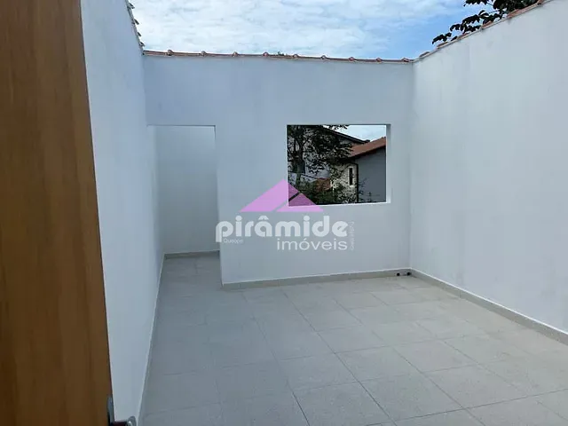 Casa 2 quartos e 2 banheiros, à venda, no bairro Getuba em Caraguatatuba
