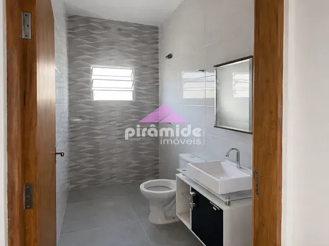 Casa 2 quartos e 2 banheiros, à venda, no bairro Getuba em Caraguatatuba