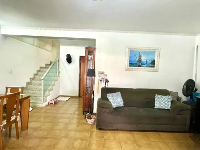 Sobrado 3 quartos e 2 banheiros, para alugar, no bairro Jardim Guarará em Santo André