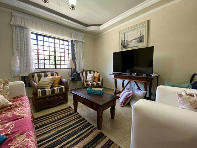 Sobrado com 250m² 3 quartos e 3 banheiros, à venda, no bairro Jardim Oriente em Londrina