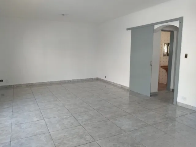 Sobrado com 240m² 5 quartos e 7 banheiros, para alugar, no bairro Campestre em Santo André