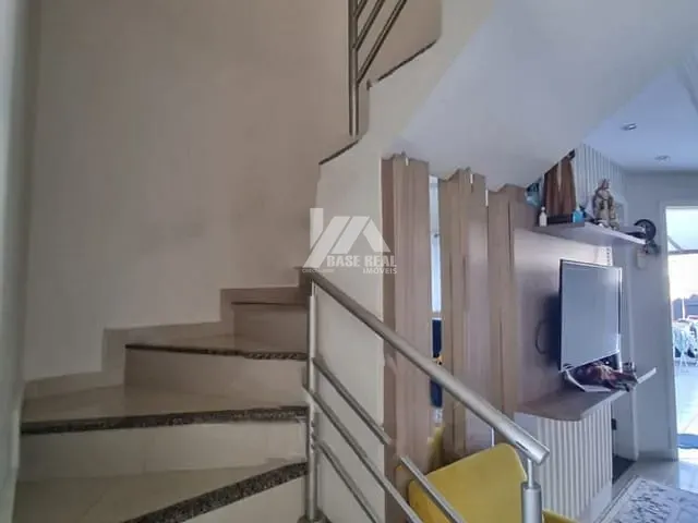 Sobrado com 306m² 3 quartos e 2 banheiros, à venda, no bairro Neves em Ponta Grossa