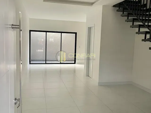 Sobrado 2 quartos e 3 banheiros, à venda, no bairro Várzea em Itapema