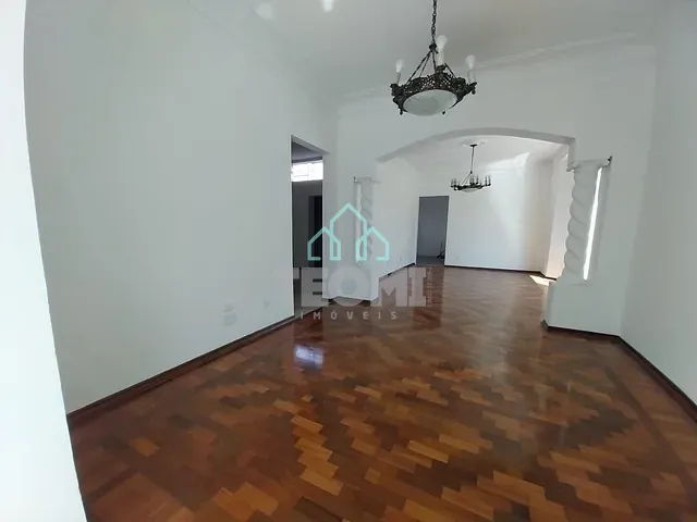 Sobrado com 250m² 3 quartos e 5 banheiros, para alugar, no bairro Centro em Taubaté