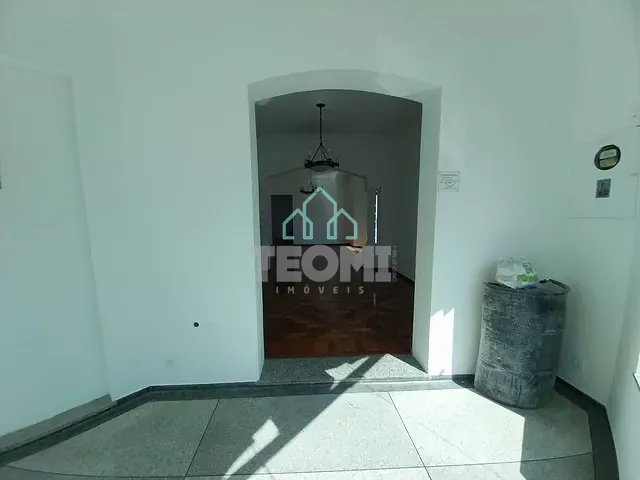 Sobrado com 250m² 3 quartos e 5 banheiros, para alugar, no bairro Centro em Taubaté