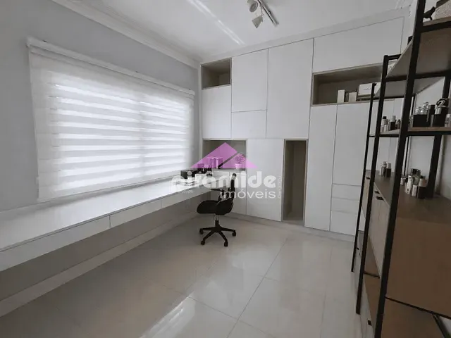 Casa com 375m² 5 quartos e 6 banheiros, à venda, no bairro Urbanova em São José dos Campos