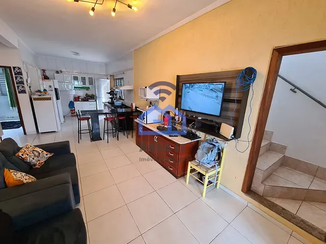 Sobrado com 264m² 5 quartos e 2 banheiros, à venda, no bairro Golfinho em Caraguatatuba