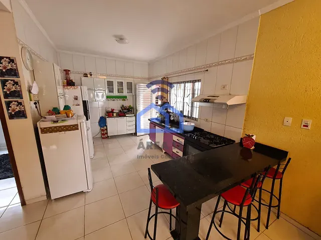 Sobrado com 264m² 5 quartos e 2 banheiros, à venda, no bairro Golfinho em Caraguatatuba