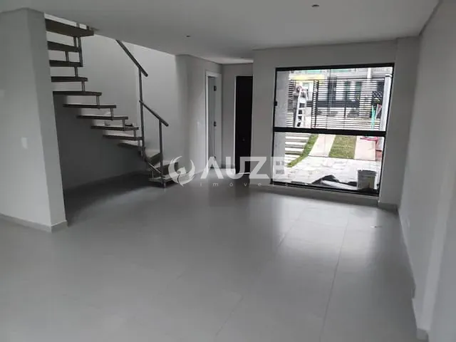 Sobrado com 127m² 3 quartos e 2 banheiros, à venda, no bairro Alto Boqueirão em Curitiba