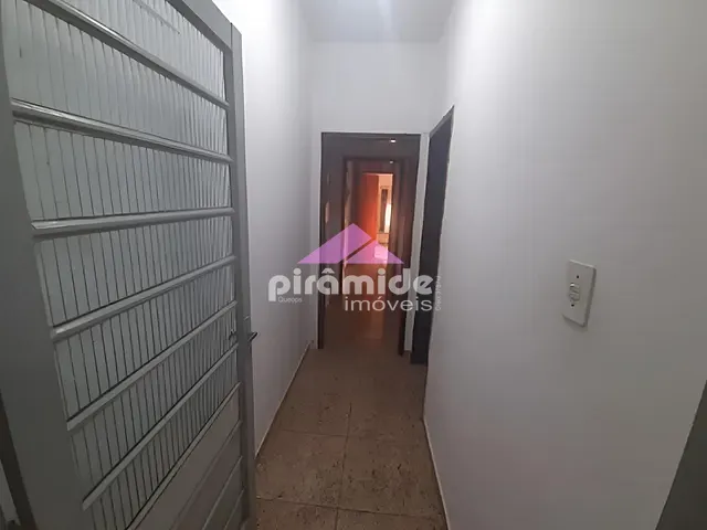 Sobrado com 250m² 6 quartos e 4 banheiros, à venda, no bairro Jardim Bela Vista em São José dos Campos