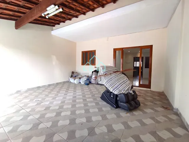 Sobrado com 180m² 4 quartos e 4 banheiros, à venda, no bairro Vila Albina em Taubaté