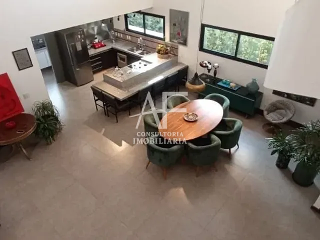 Sobrado com 478m² 4 quartos e 8 banheiros, à venda, no bairro Quiririm em Taubaté