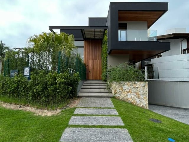 Sobrado com 494m² 5 quartos e 6 banheiros, à venda, no bairro Jurerê Internacional em Florianópolis