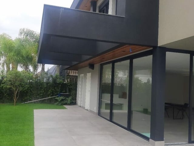 Sobrado com 494m² 5 quartos e 6 banheiros, à venda, no bairro Jurerê Internacional em Florianópolis