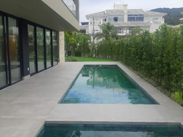 Sobrado com 494m² 5 quartos e 6 banheiros, à venda, no bairro Jurerê Internacional em Florianópolis