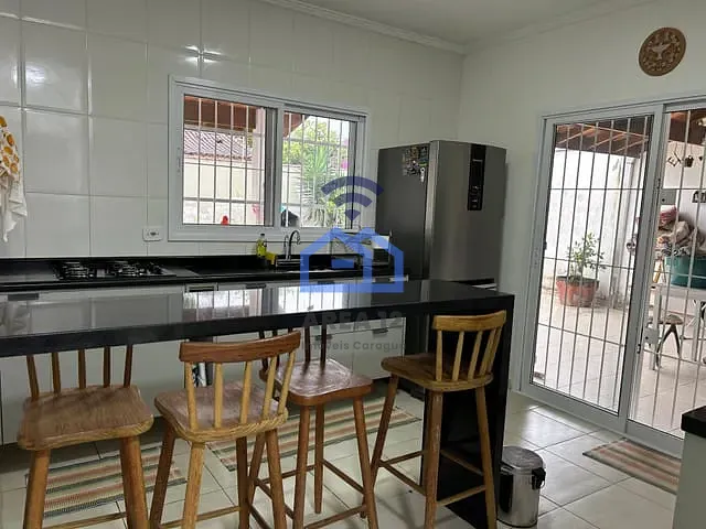 Sobrado com 240m² 2 quartos e 3 banheiros, à venda, no bairro Jardim Jaqueira em Caraguatatuba