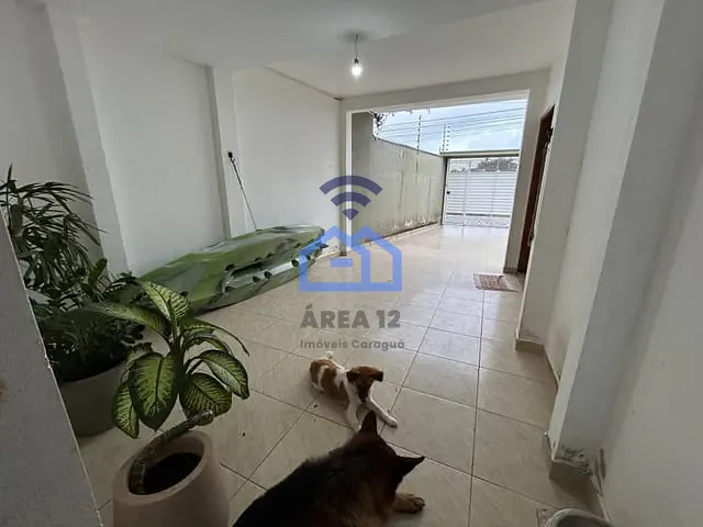 Sobrado com 240m² 2 quartos e 3 banheiros, à venda, no bairro Jardim Jaqueira em Caraguatatuba