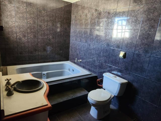 Sobrado 3 quartos e 2 banheiros, à venda, no bairro Parque Rosário em Campos dos Goytacazes