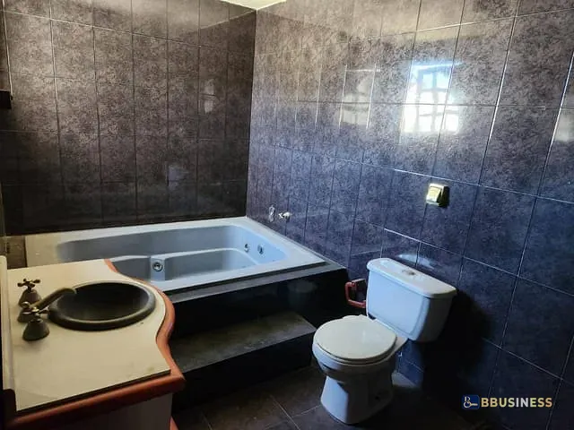 Sobrado 3 quartos e 2 banheiros, à venda, no bairro Parque Rosário em Campos dos Goytacazes