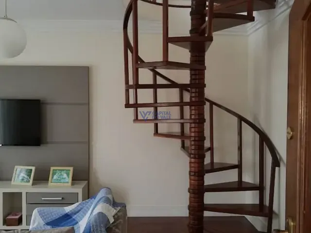 Sobrado com 250m² 3 quartos e 2 banheiros, à venda, no bairro Bosque dos Eucaliptos em São José dos Campos