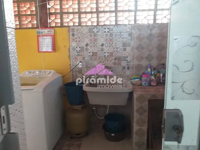 Sobrado com 175m² 2 quartos e 2 banheiros, à venda, no bairro Jardim do Sol em Caraguatatuba