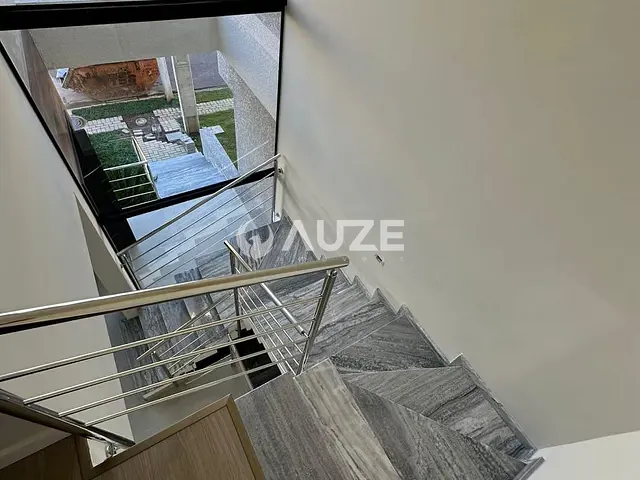 Sobrado 3 quartos e 4 banheiros, à venda, no bairro Campo de Santana em Curitiba