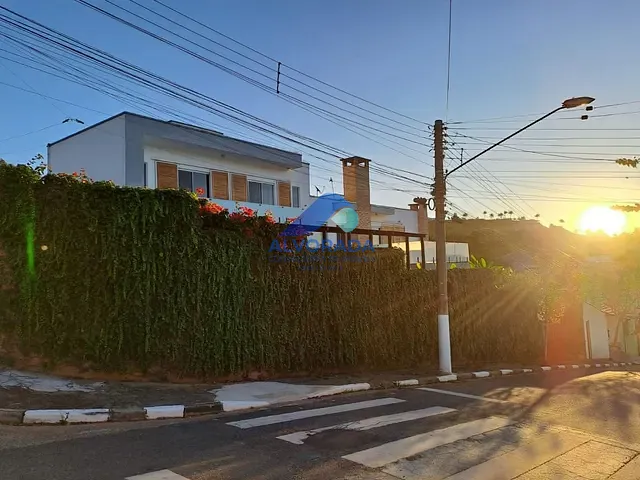 Sobrado 3 quartos e 3 banheiros, à venda, no bairro Nogueira em Guararema