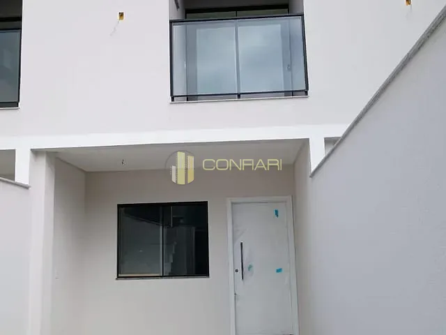 Sobrado 2 quartos e 3 banheiros, à venda, no bairro Morretes em Itapema