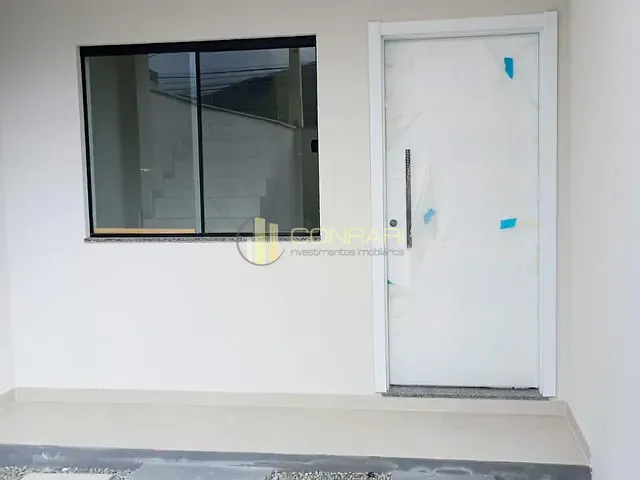 Sobrado 2 quartos e 3 banheiros, à venda, no bairro Morretes em Itapema